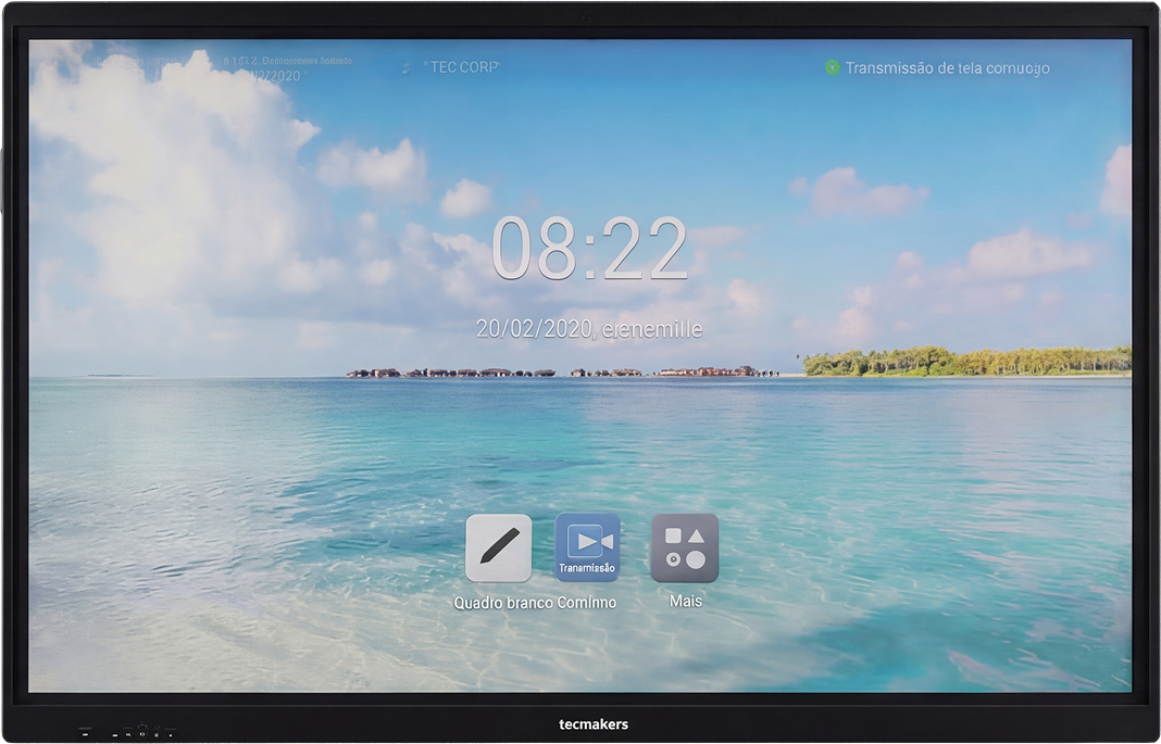 Tela interativa Tecmakers com imagem de praia tropical na tela